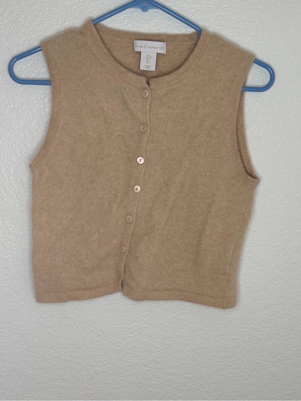 House of Harlow 1960 100% cashmere sleeveless vest